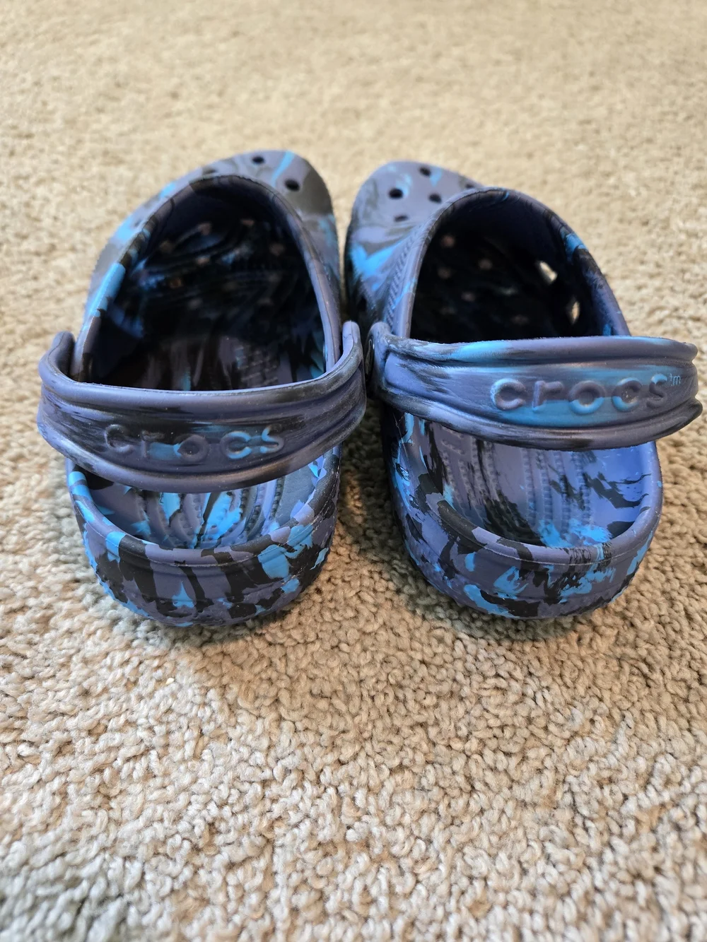 Kids Crocs Splash-Pattern Clog Sandals in Navy and Teal Size 2